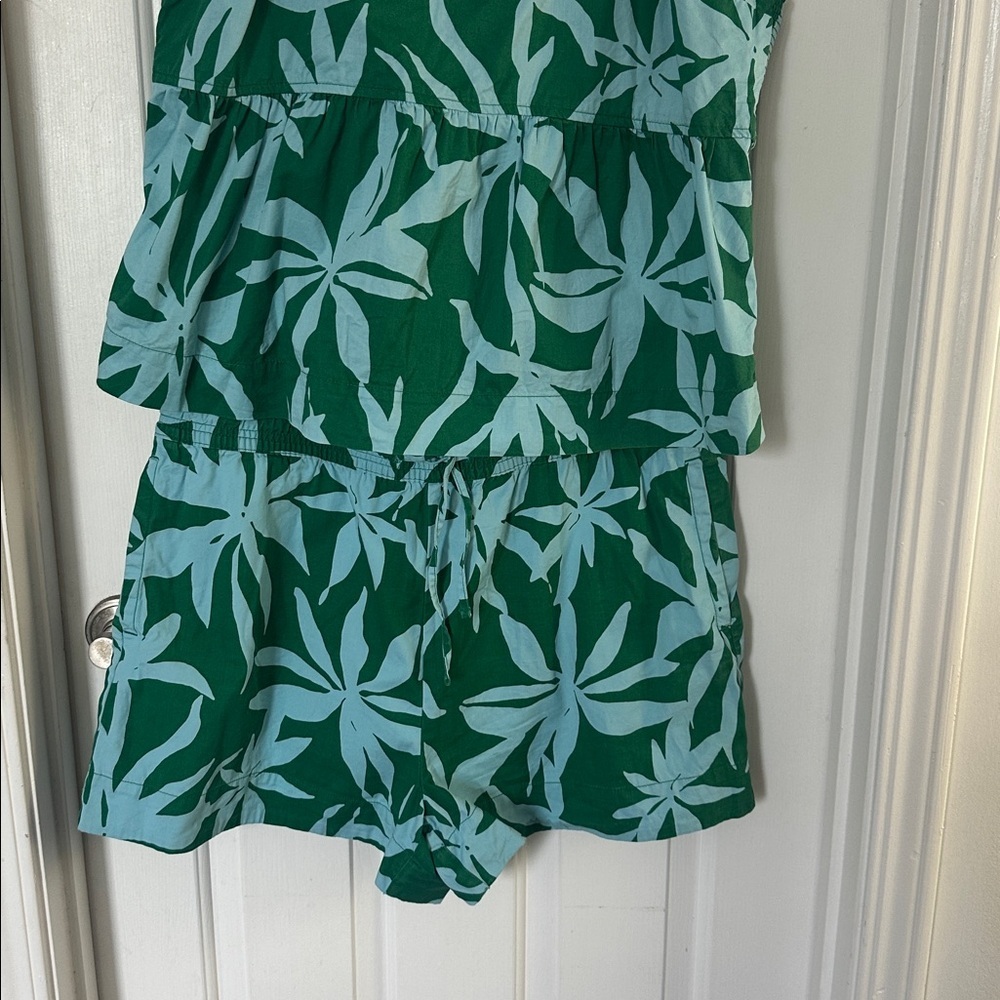 Green Leaf Print Women’s Shorts - Picture 4 of 8